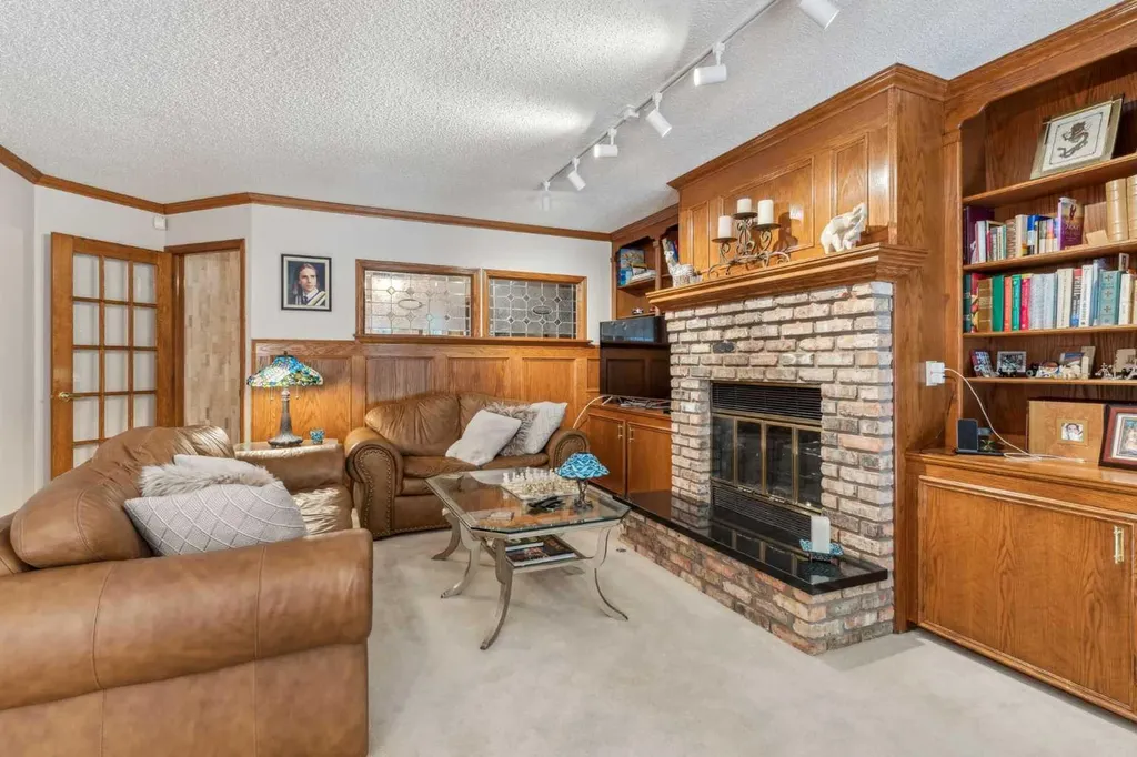 9948 Patton Road SW Calgary AB T2V 5G1