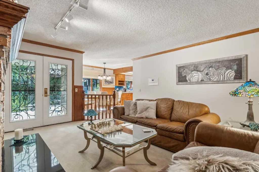 9948 Patton Road SW Calgary AB T2V 5G1