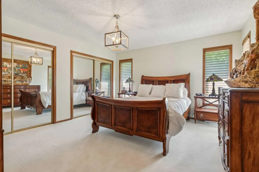 9948 Patton Road SW Calgary AB T2V 5G1
