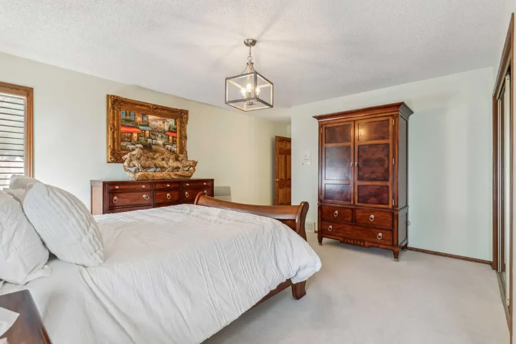 9948 Patton Road SW Calgary AB T2V 5G1