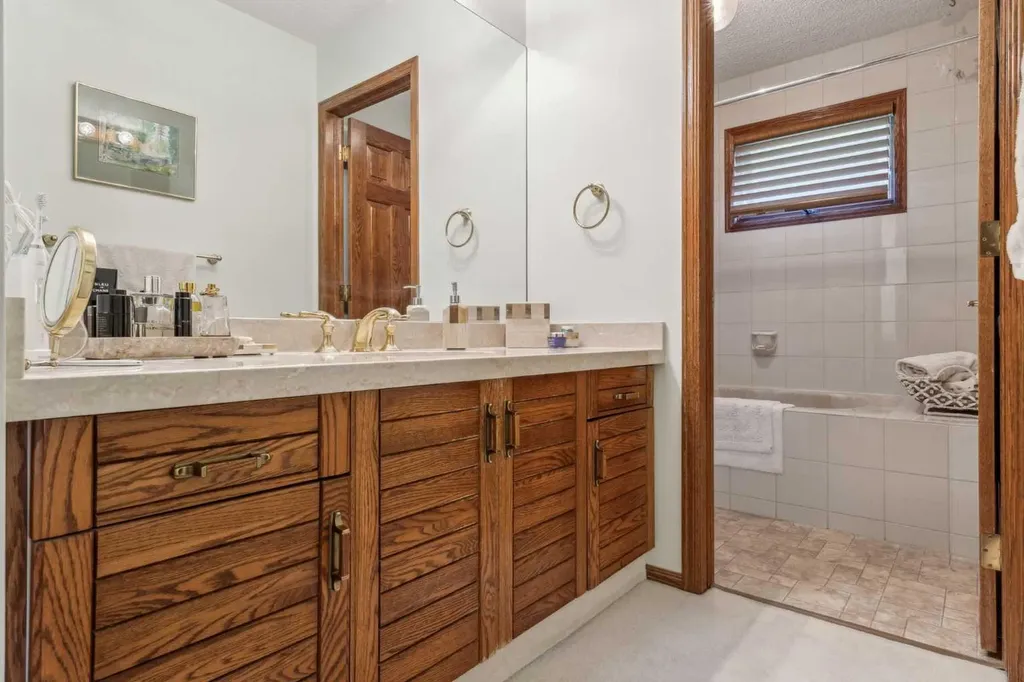 9948 Patton Road SW Calgary AB T2V 5G1