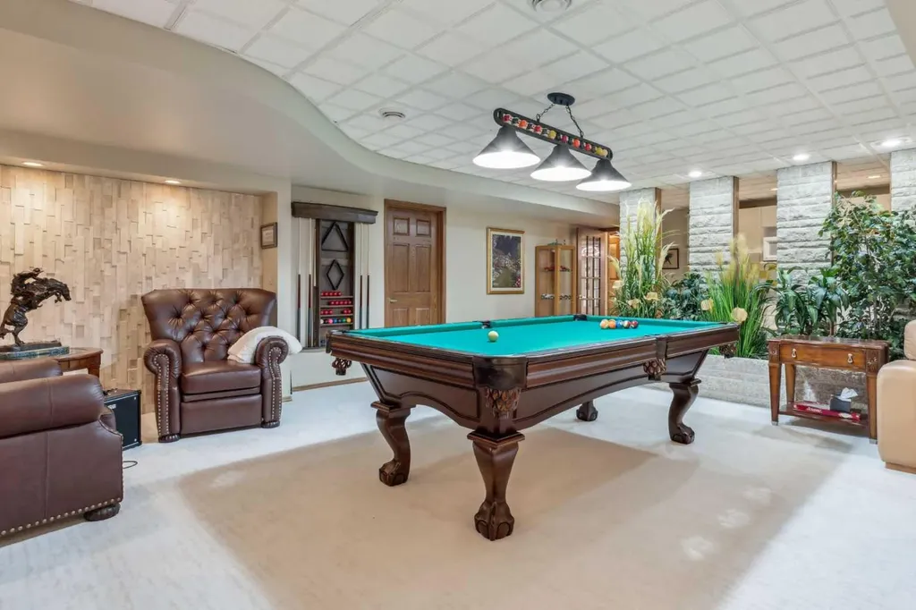 9948 Patton Road SW Calgary AB T2V 5G1