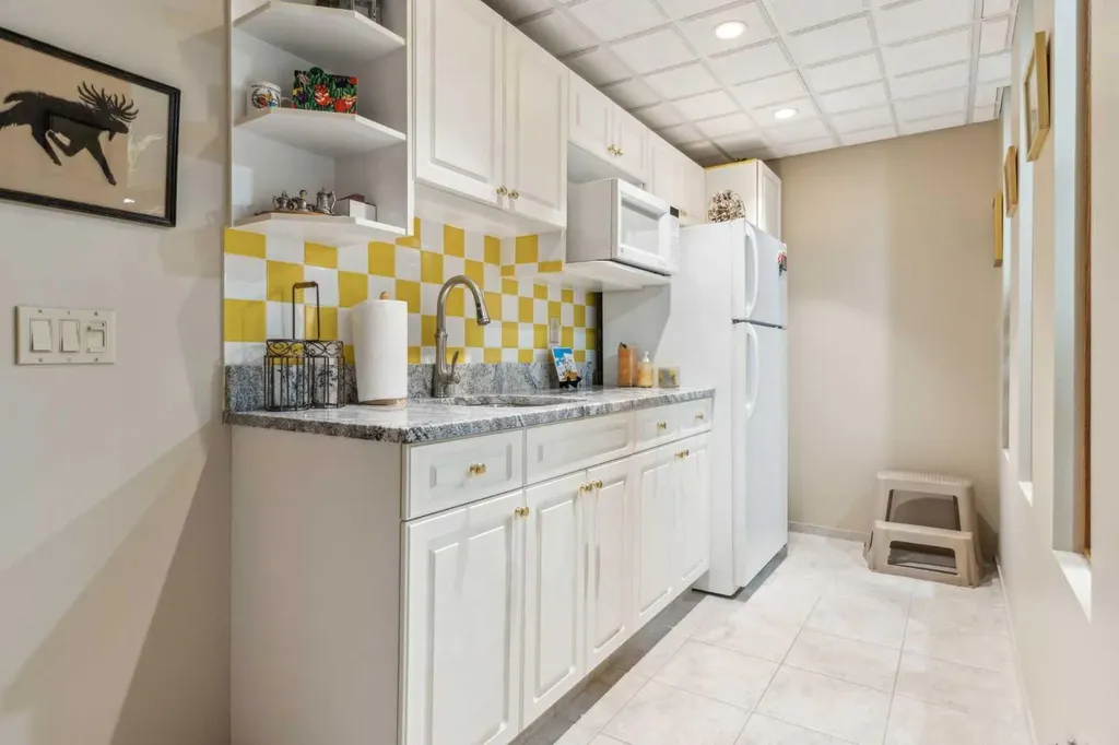 9948 Patton Road SW Calgary AB T2V 5G1