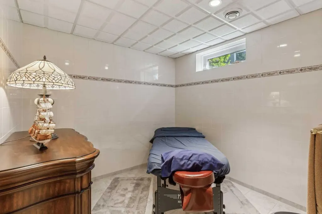 9948 Patton Road SW Calgary AB T2V 5G1