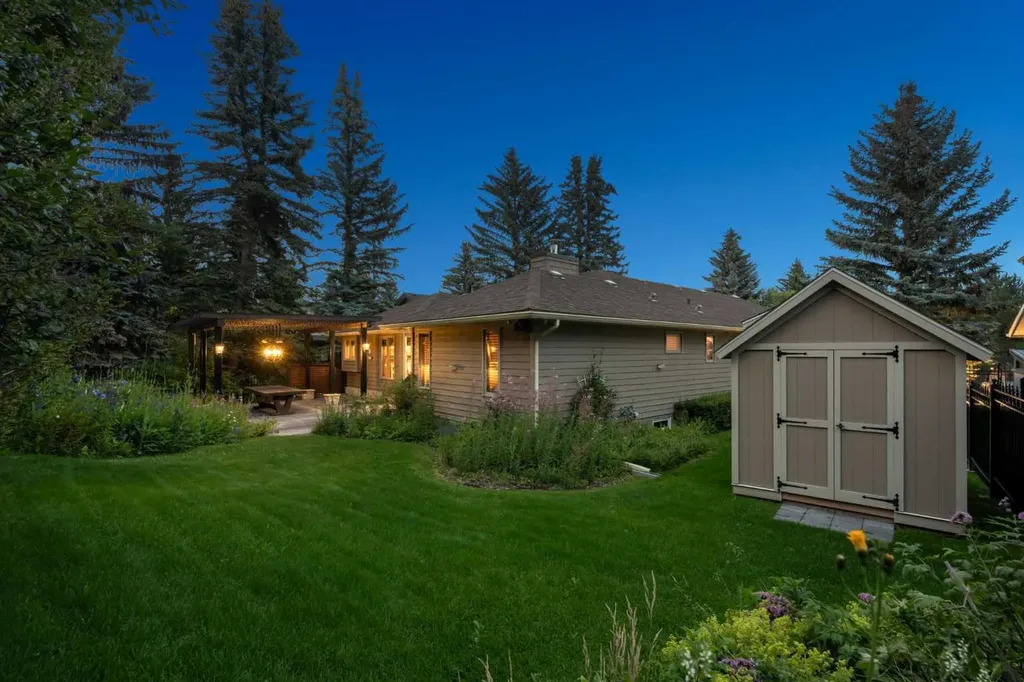 9948 Patton Road SW Calgary AB T2V 5G1