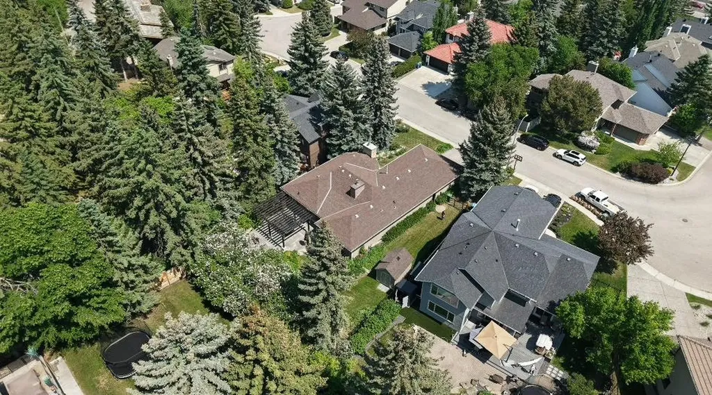 9948 Patton Road SW Calgary AB T2V 5G1