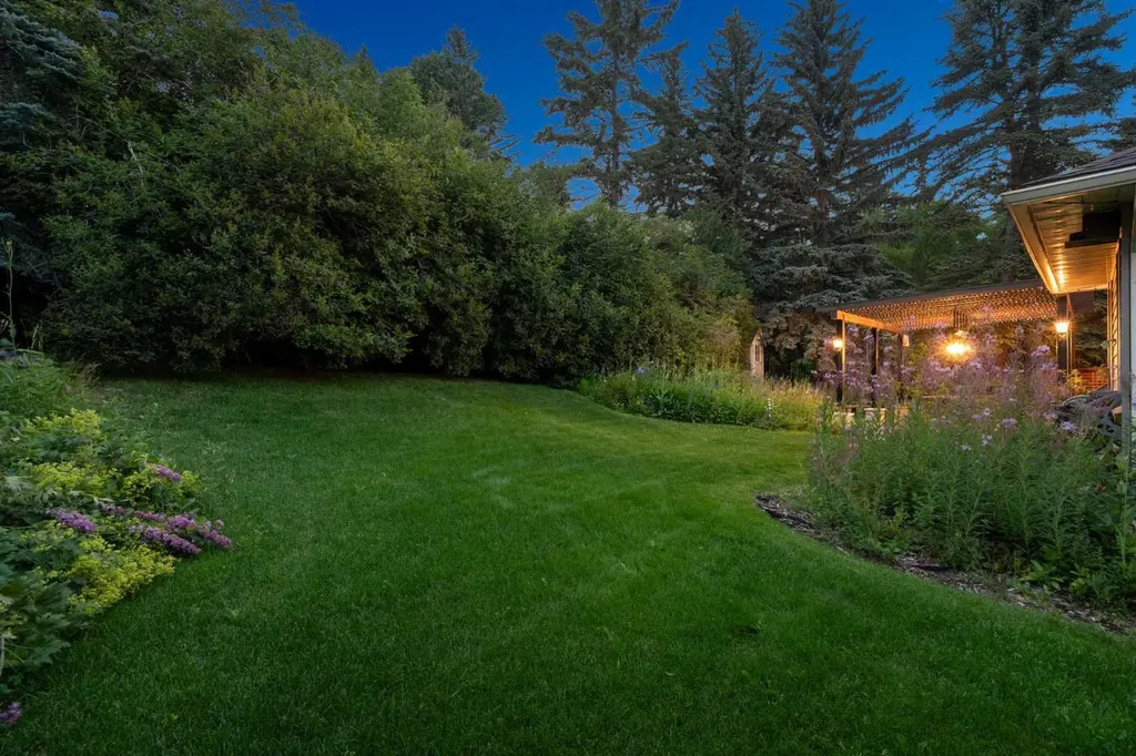 9948 Patton Road SW Calgary AB T2V 5G1