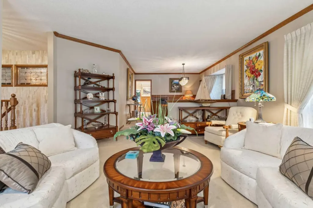 9948 Patton Road SW Calgary AB T2V 5G1