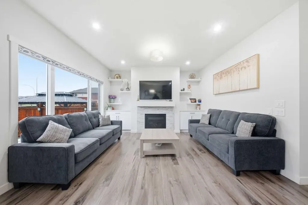 16 Saddlestone Heath NE Calgary AB T3J2B6