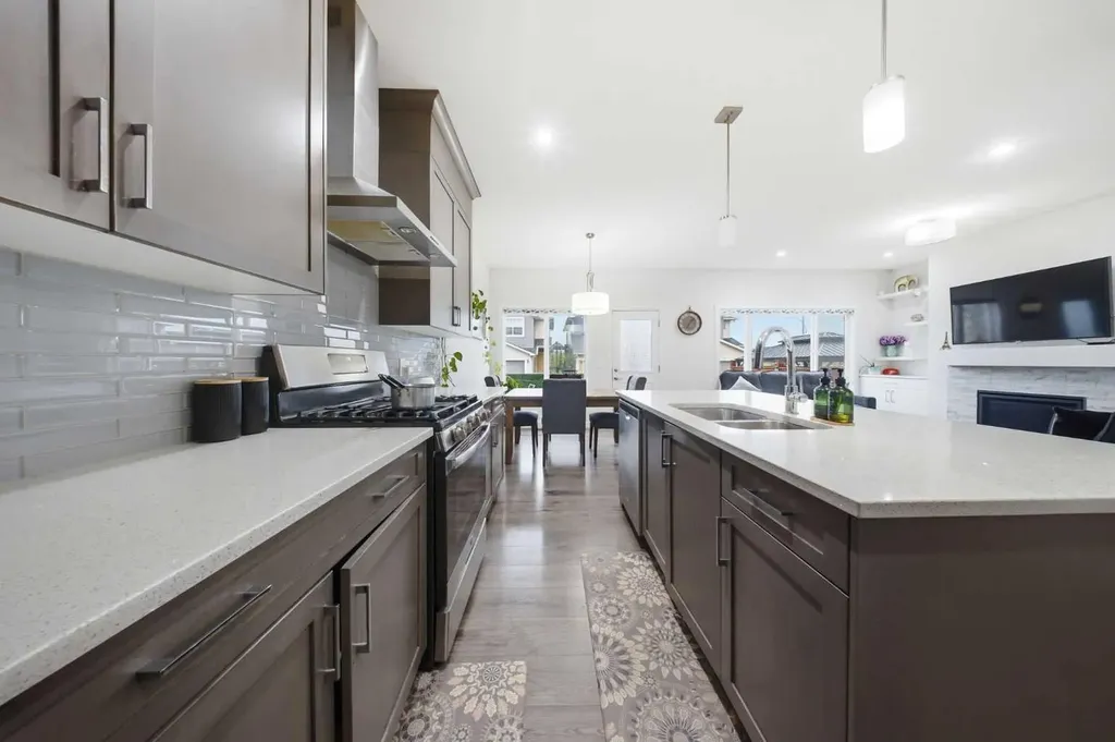 16 Saddlestone Heath NE Calgary AB T3J2B6