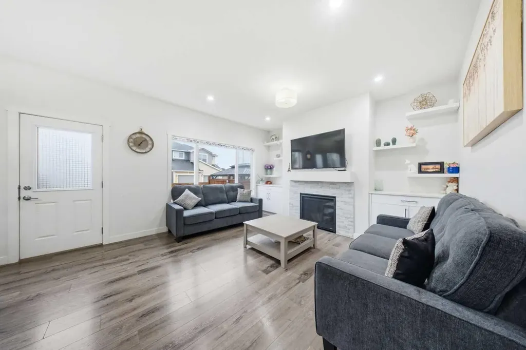 16 Saddlestone Heath NE Calgary AB T3J2B6