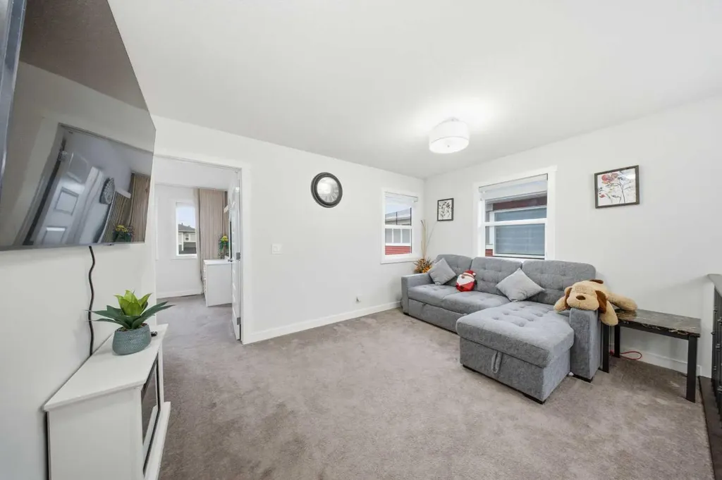 16 Saddlestone Heath NE Calgary AB T3J2B6
