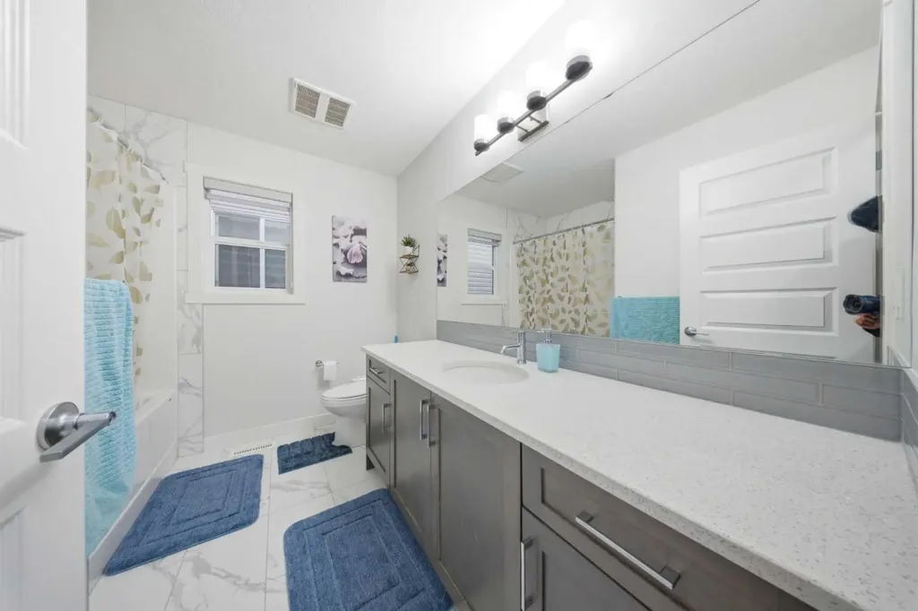 16 Saddlestone Heath NE Calgary AB T3J2B6