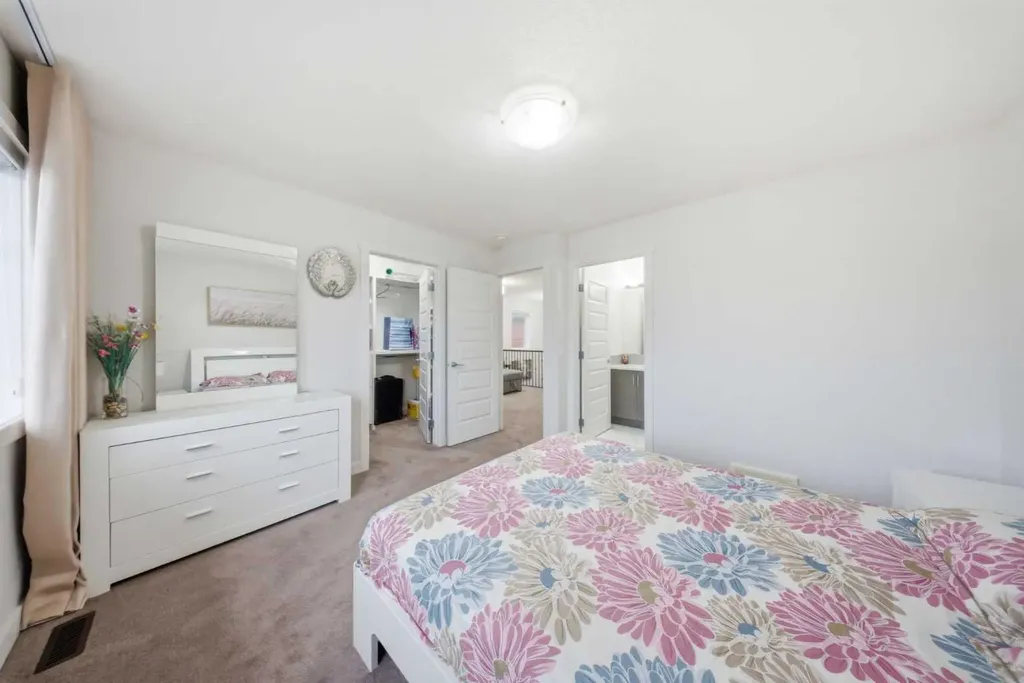 16 Saddlestone Heath NE Calgary AB T3J2B6