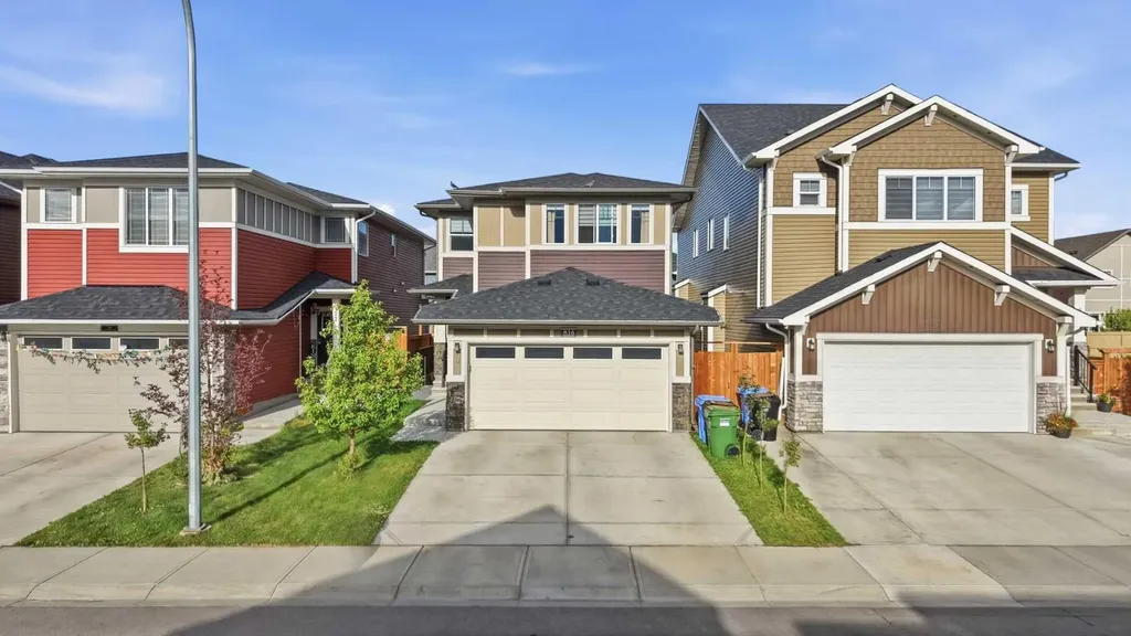 16 Saddlestone Heath NE Calgary AB T3J2B6