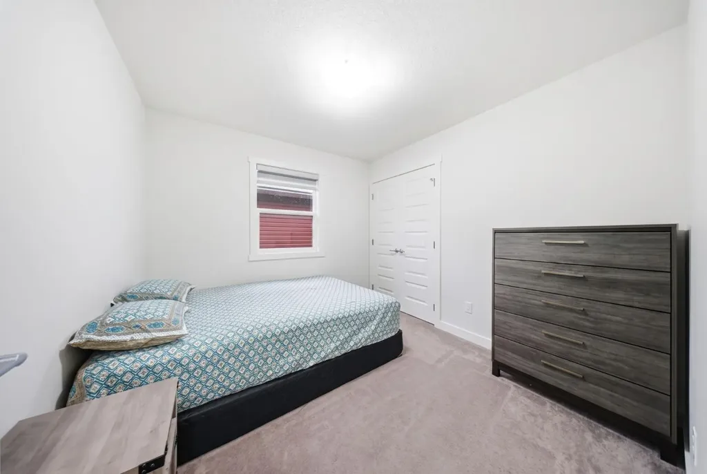 16 Saddlestone Heath NE Calgary AB T3J2B6