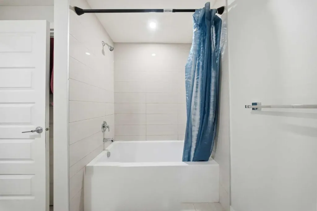 16 Saddlestone Heath NE Calgary AB T3J2B6