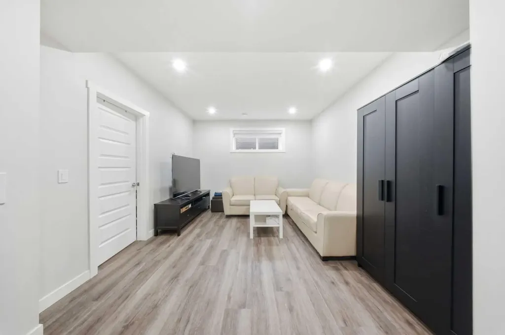 16 Saddlestone Heath NE Calgary AB T3J2B6