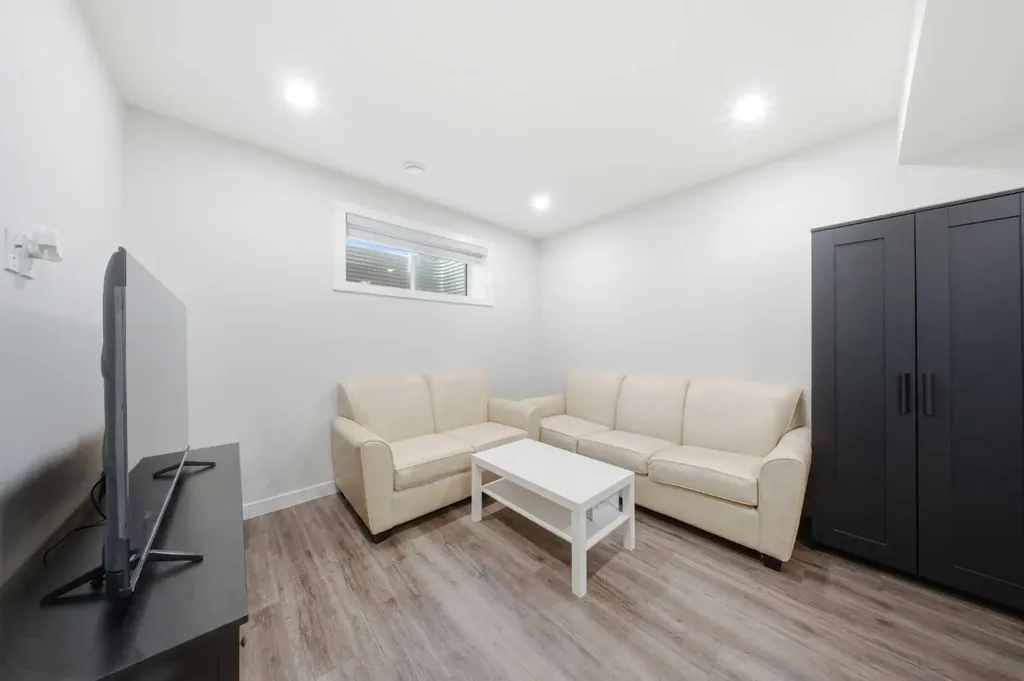 16 Saddlestone Heath NE Calgary AB T3J2B6
