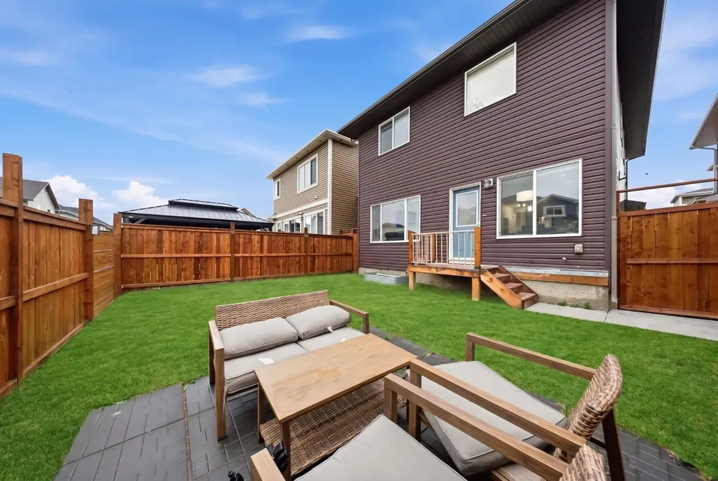 16 Saddlestone Heath NE Calgary AB T3J2B6
