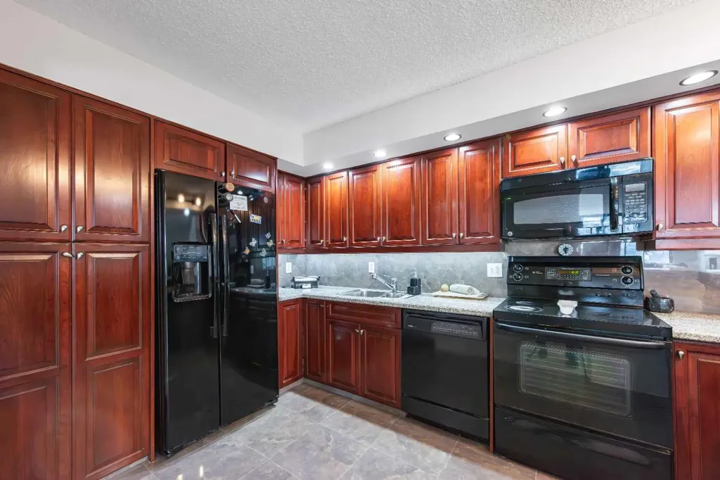 1100 8 Avenue SW Calgary AB T2P 3T9