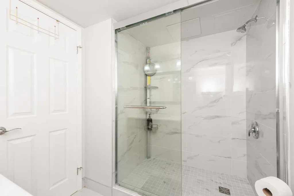 1100 8 Avenue SW Calgary AB T2P 3T9