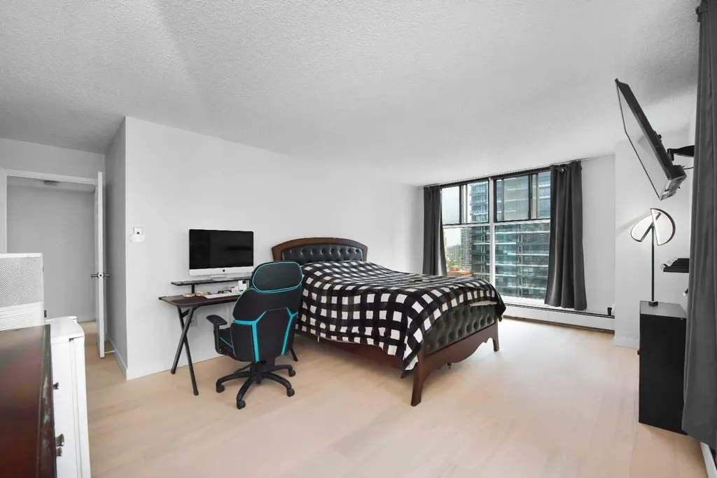 1100 8 Avenue SW Calgary AB T2P 3T9