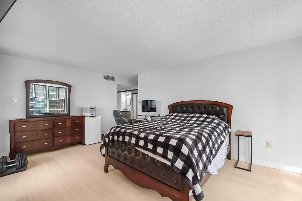 1100 8 Avenue SW Calgary AB T2P 3T9