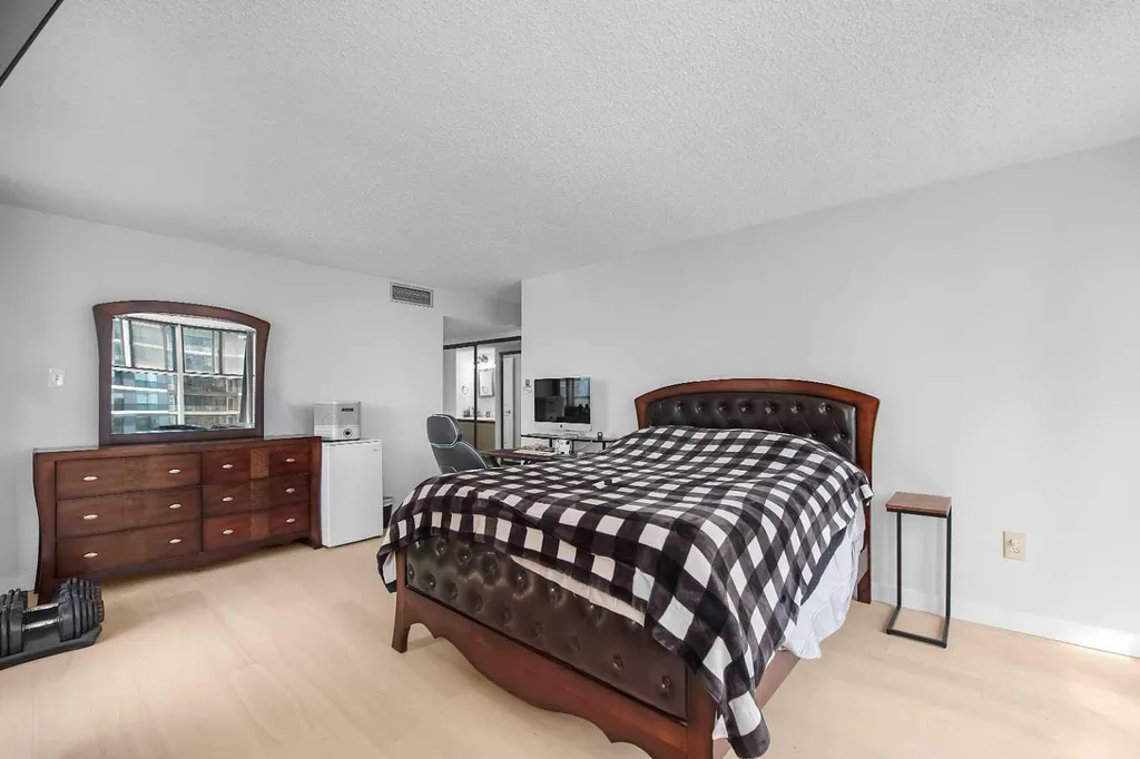 1100 8 Avenue SW Calgary AB T2P 3T9