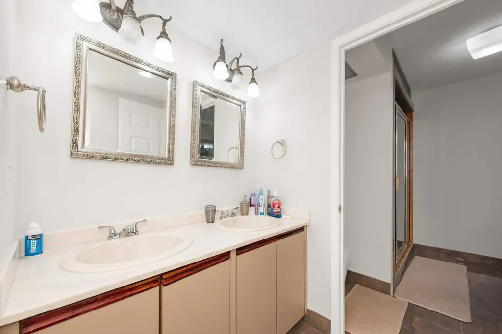 1100 8 Avenue SW Calgary AB T2P 3T9