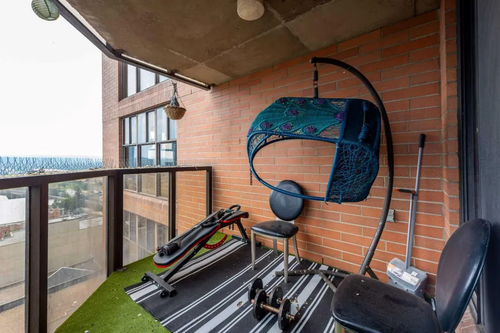 1100 8 Avenue SW Calgary AB T2P 3T9