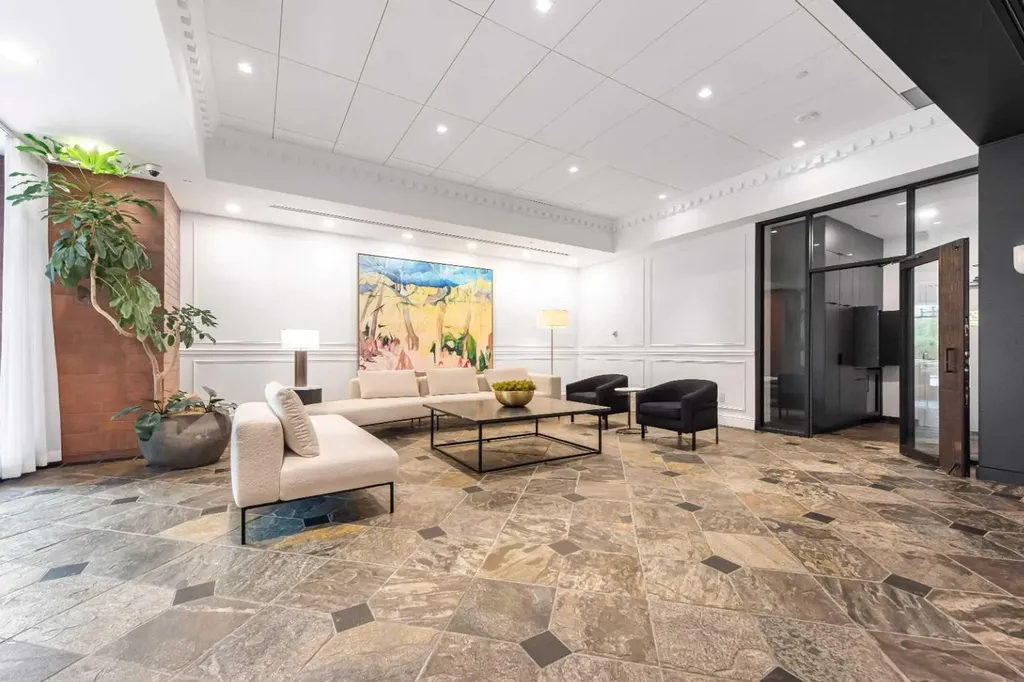 1100 8 Avenue SW Calgary AB T2P 3T9