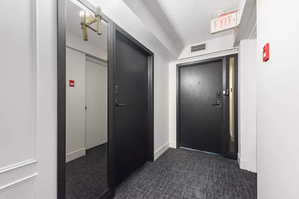 1100 8 Avenue SW Calgary AB T2P 3T9