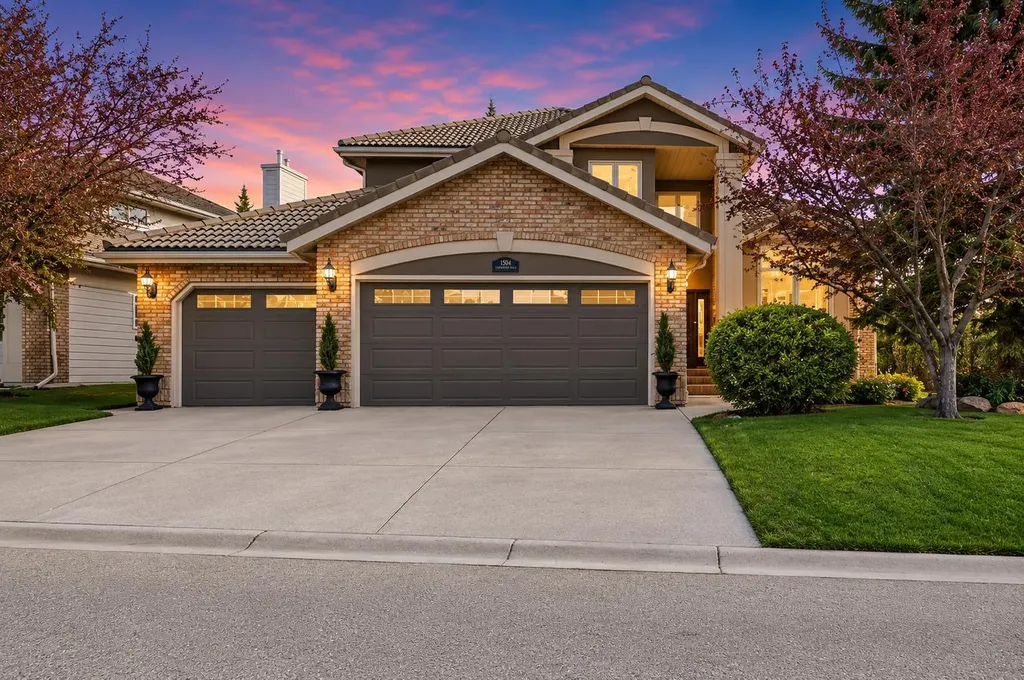 1504 Evergreen Hill SW Calgary AB T2Y 2V8