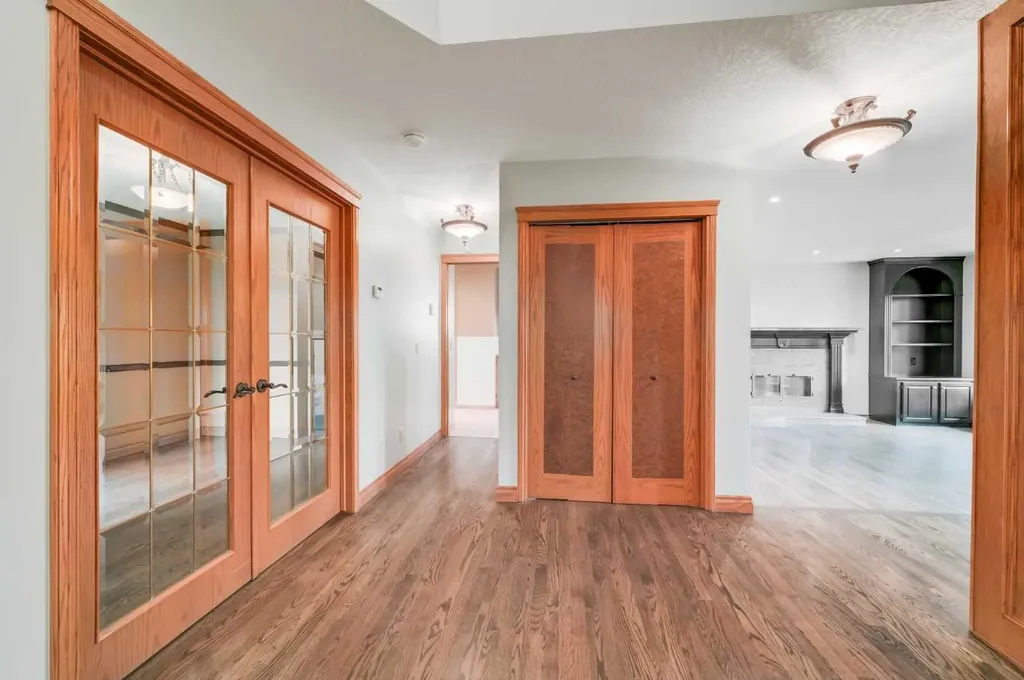 1504 Evergreen Hill SW Calgary AB T2Y 2V8