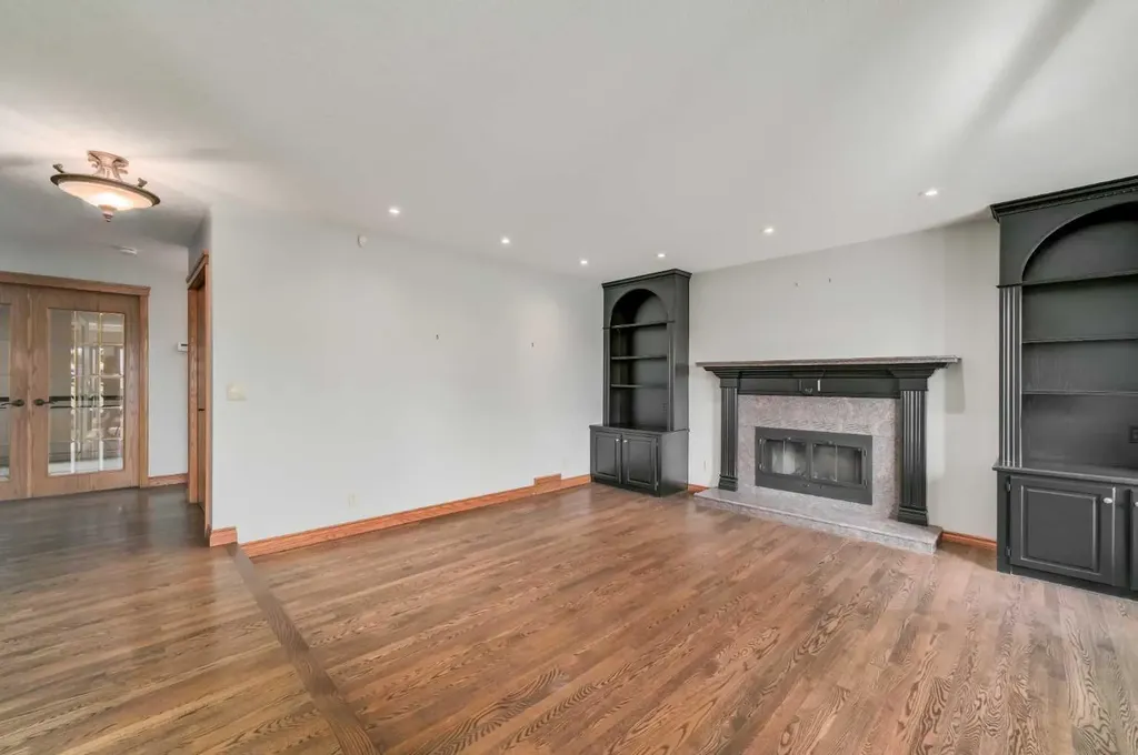 1504 Evergreen Hill SW Calgary AB T2Y 2V8