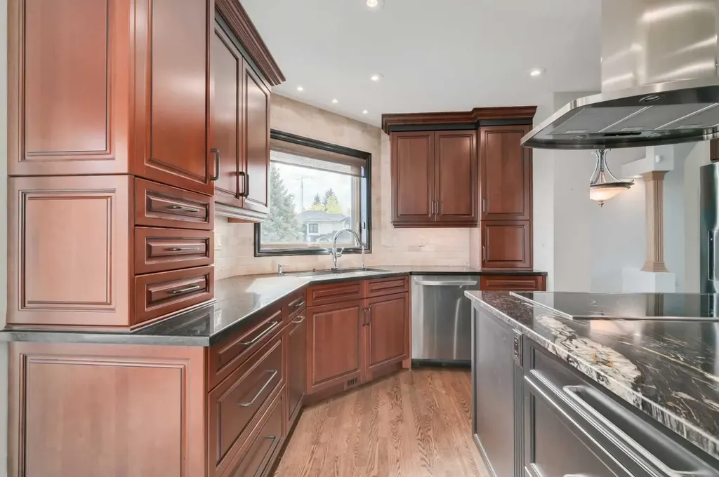 1504 Evergreen Hill SW Calgary AB T2Y 2V8