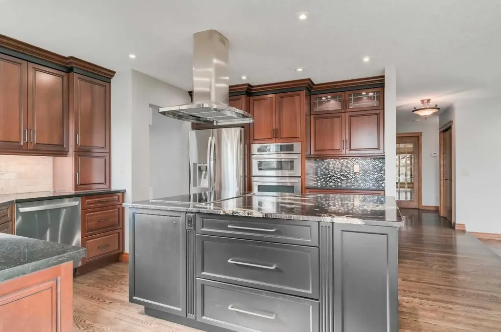 1504 Evergreen Hill SW Calgary AB T2Y 2V8