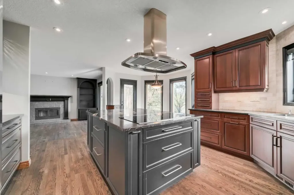 1504 Evergreen Hill SW Calgary AB T2Y 2V8