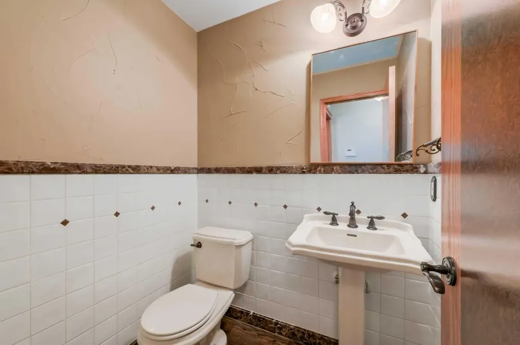 1504 Evergreen Hill SW Calgary AB T2Y 2V8