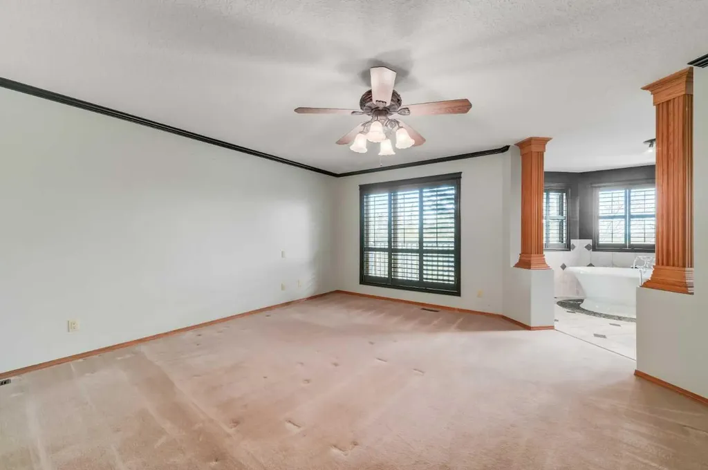 1504 Evergreen Hill SW Calgary AB T2Y 2V8