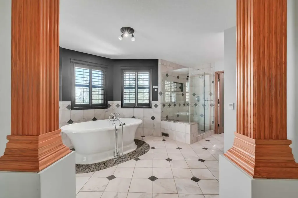 1504 Evergreen Hill SW Calgary AB T2Y 2V8