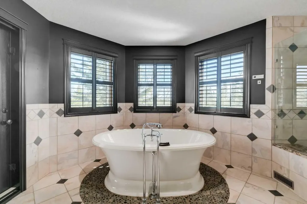 1504 Evergreen Hill SW Calgary AB T2Y 2V8