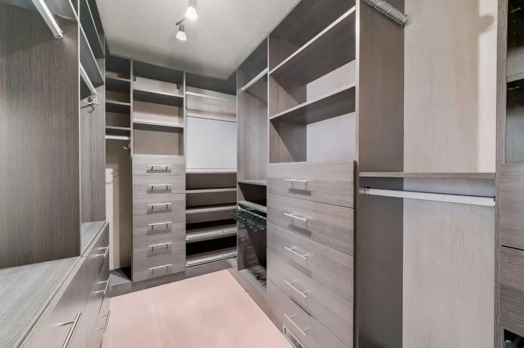 1504 Evergreen Hill SW Calgary AB T2Y 2V8