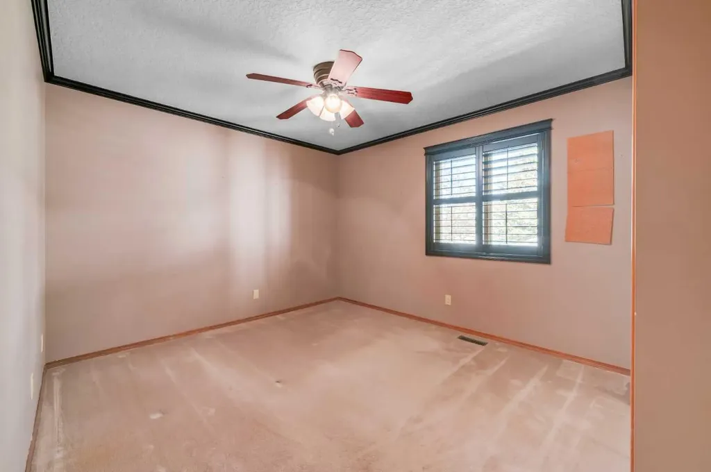 1504 Evergreen Hill SW Calgary AB T2Y 2V8