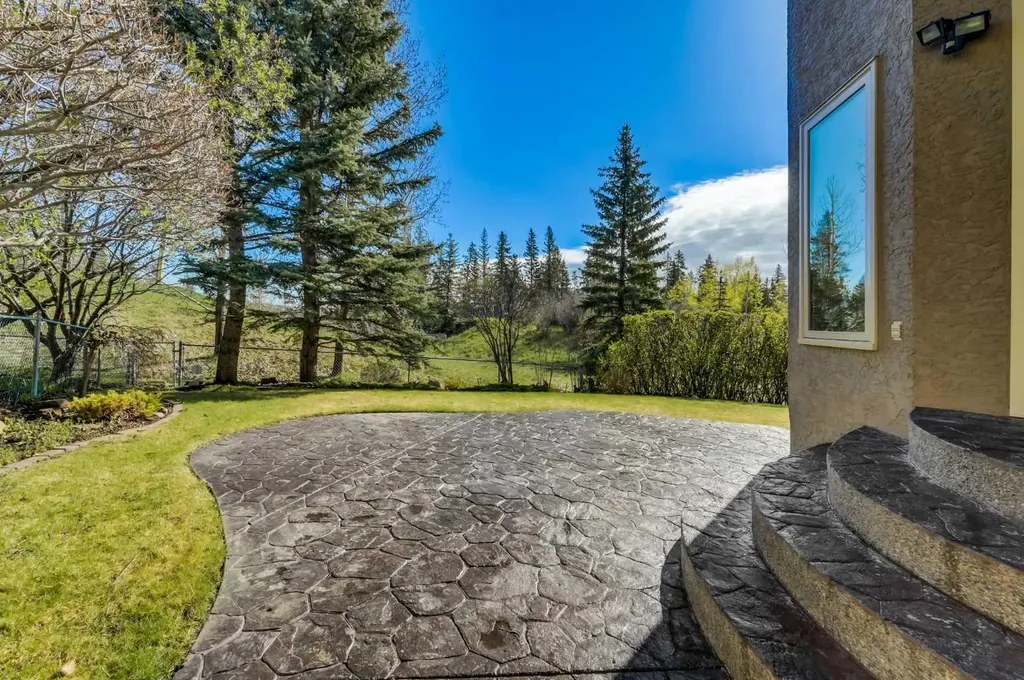 1504 Evergreen Hill SW Calgary AB T2Y 2V8