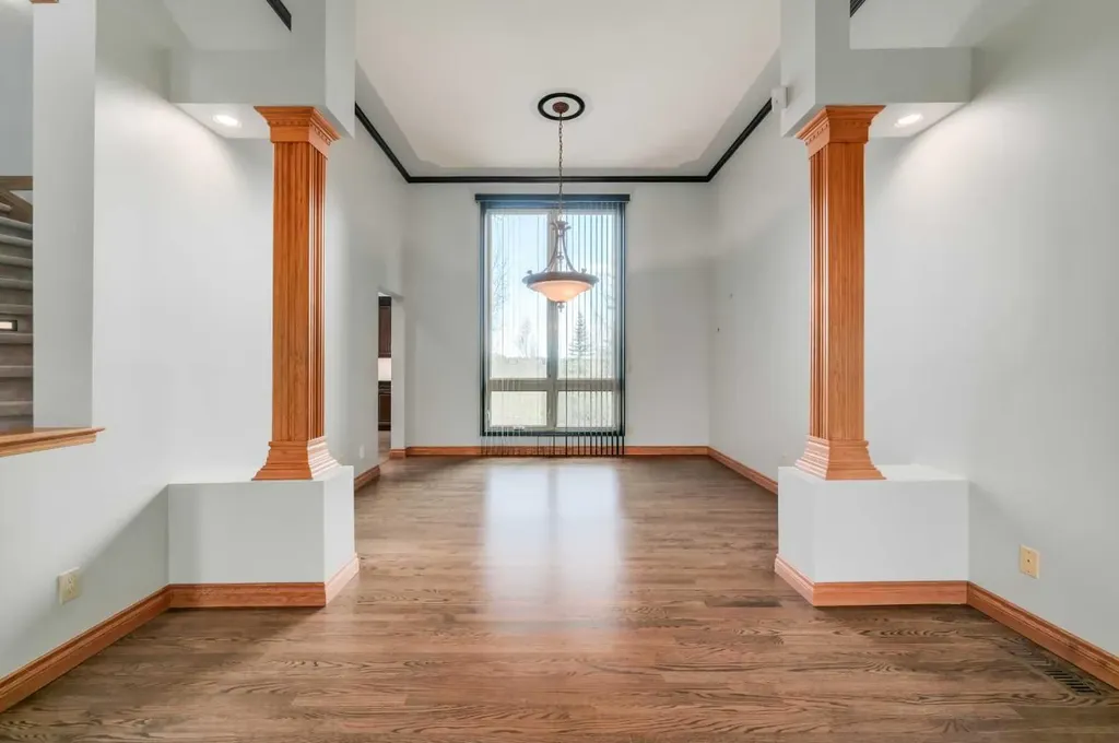 1504 Evergreen Hill SW Calgary AB T2Y 2V8