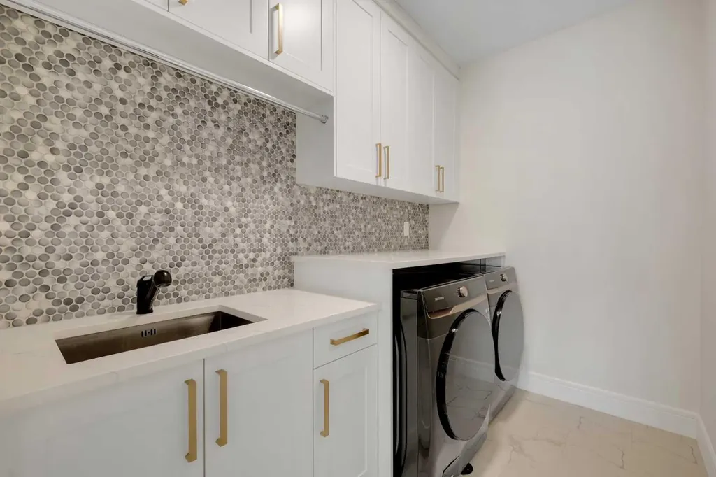 243 Coopers Cove SW Airdrie AB T4B 4C3