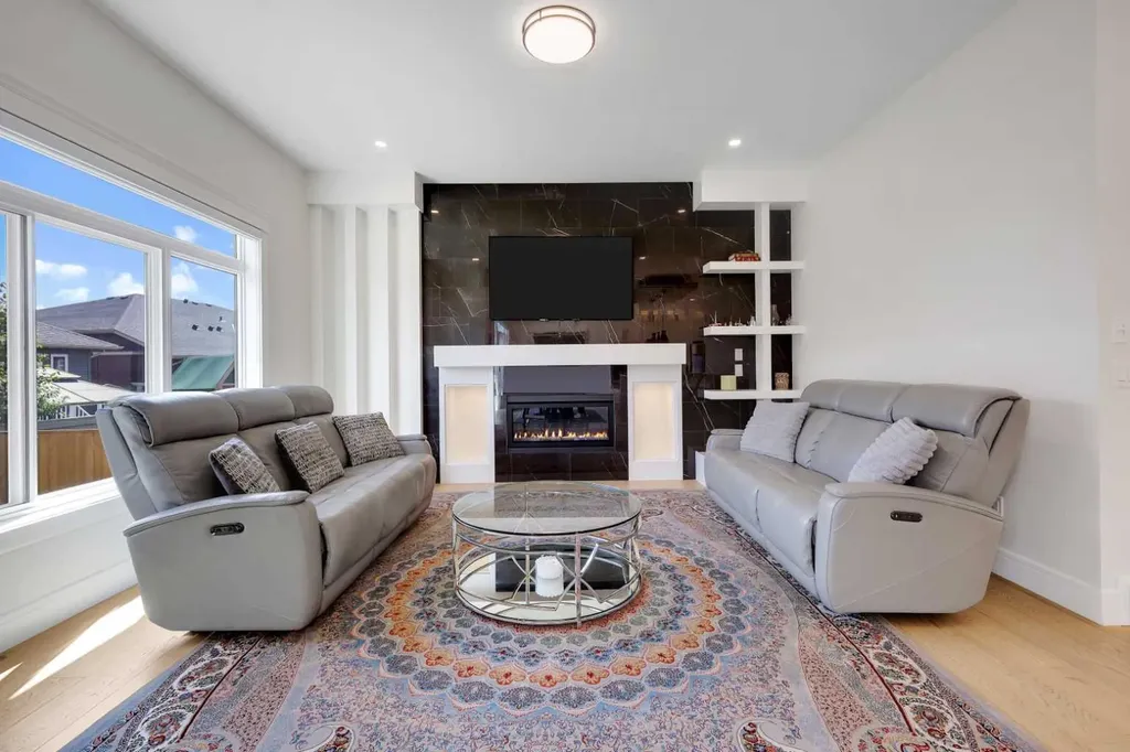 243 Coopers Cove SW Airdrie AB T4B 4C3