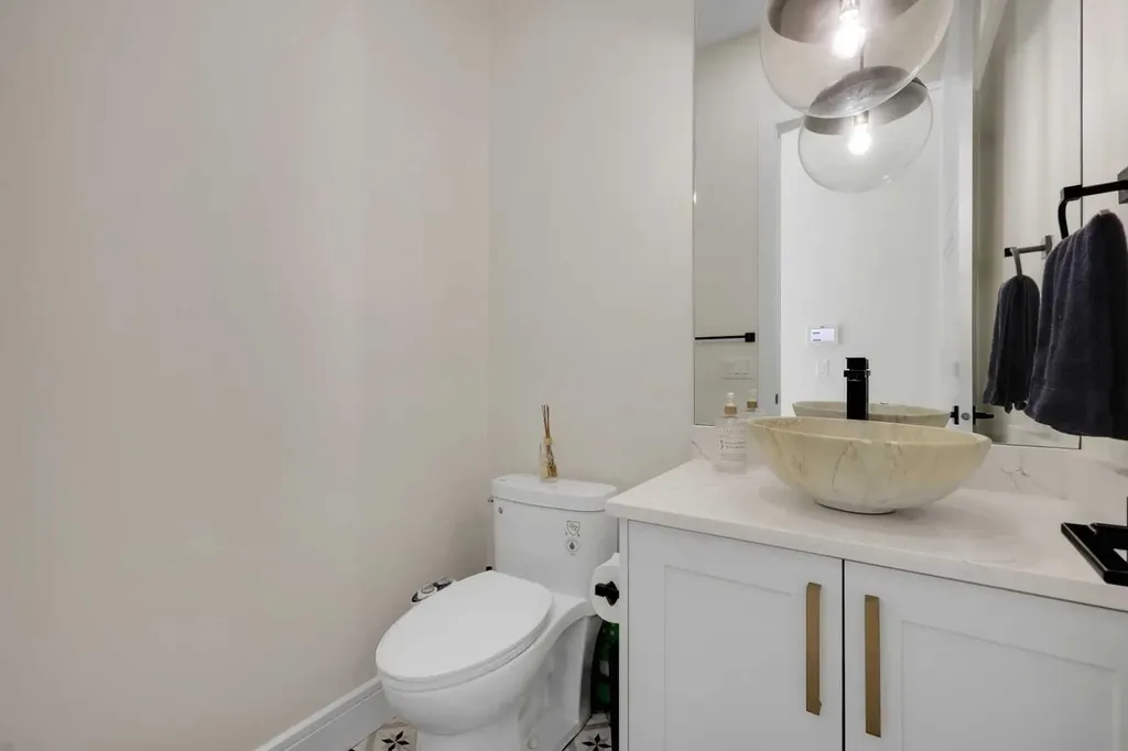 243 Coopers Cove SW Airdrie AB T4B 4C3